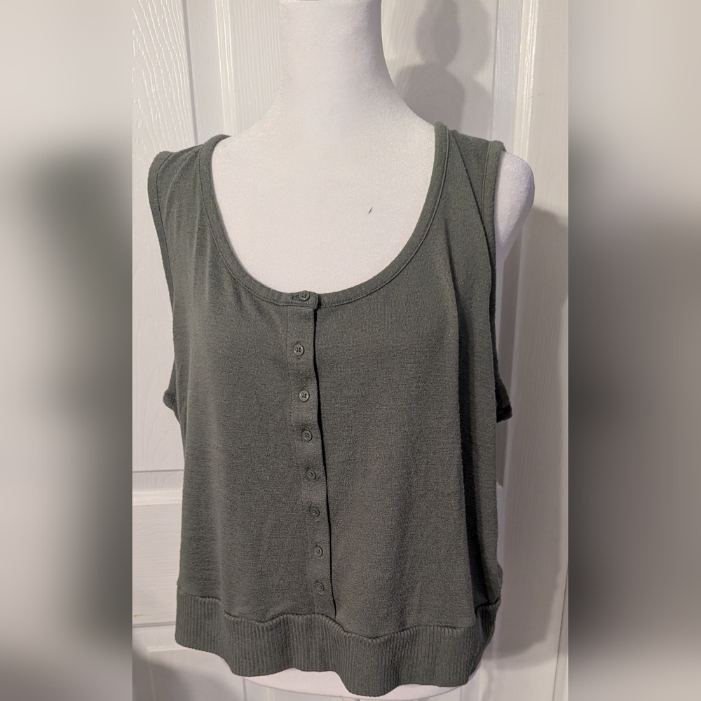 Gap olive green button sleeveless blouse Sz: XL